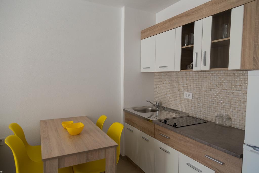 Del Mar Apartments Canj Bagian luar foto